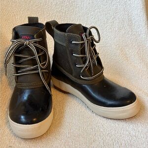 NEW XTRATUF Women’s 6” Legacy Lace Duck Boot Size 6